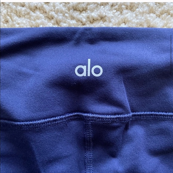Set of ALO Yoga Navy Blue Bra & Leggings - Picture 9 of 13